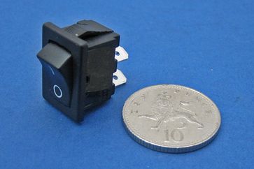On/off rocker switch - 4.8mm blade terminals, 30 x 11mm