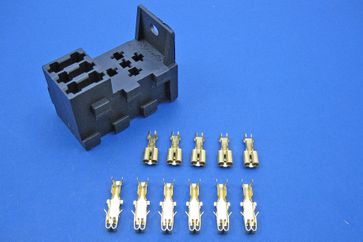 Relay socket with 3 fuses