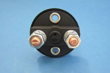 Isolator switch with removable key
