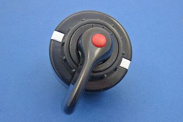 Interrupteur rotatif – levier en plastique noir et lampe d'avertissement rouge intégrale.