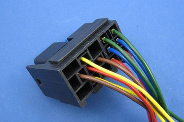 Relay socket with 3 fuses