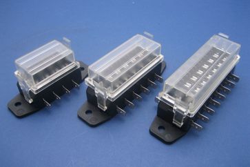 Blade Fuse Type (terminals on each side)