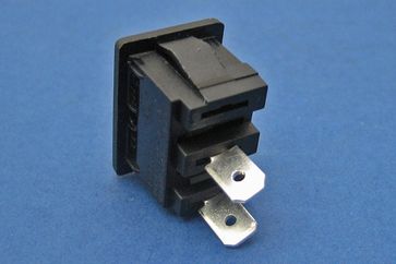 On/off rocker switch - 4.8mm blade terminals, 30 x 11mm