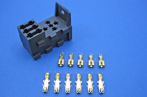 Relay socket with 3 fuses