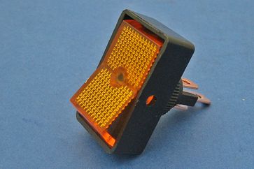 On/off rocker switch - 3 x 6.3mm blade terminals, illuminated