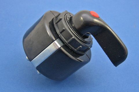 Interrupteur rotatif – levier en plastique noir et lampe d'avertissement rouge intégrale.